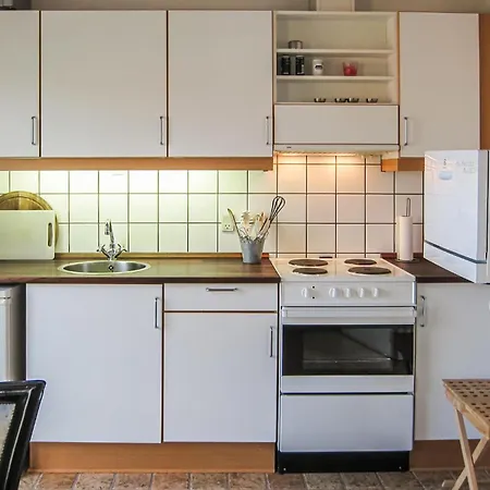 Stunning In With 1 Bedroom, Outdoor Swimming Pool And Wi-fi Apartamento Gudhjem