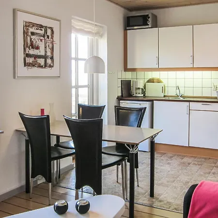 Stunning In With 1 Bedroom, Outdoor Swimming Pool And Wi-fi *